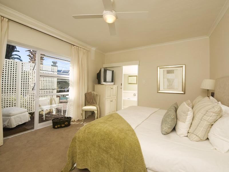Junior Suite with Garden View image 2