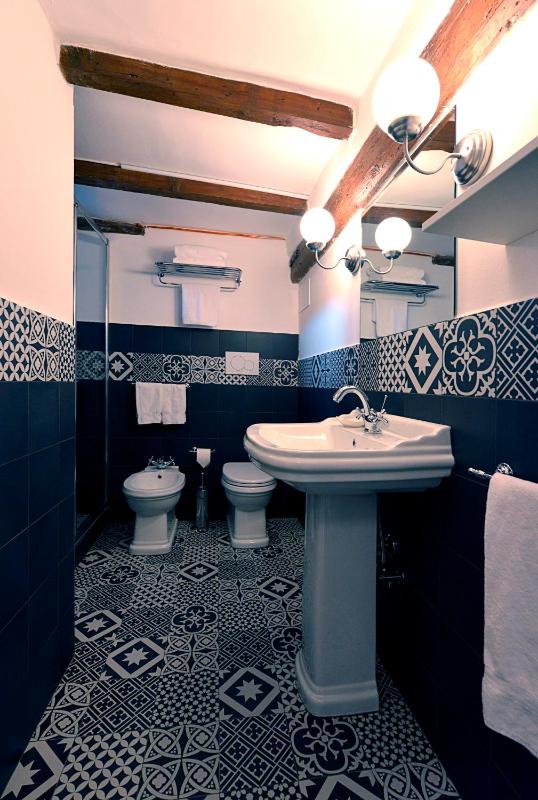 Luxury Apartment image 3