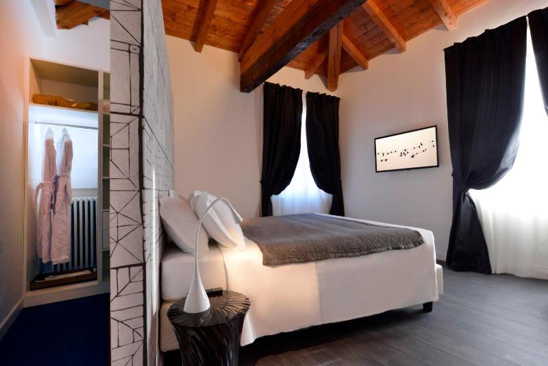 Luxury Apartment image 2