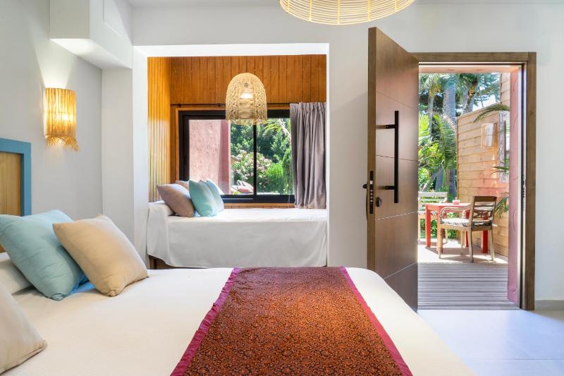 Suite with Garden View image 4