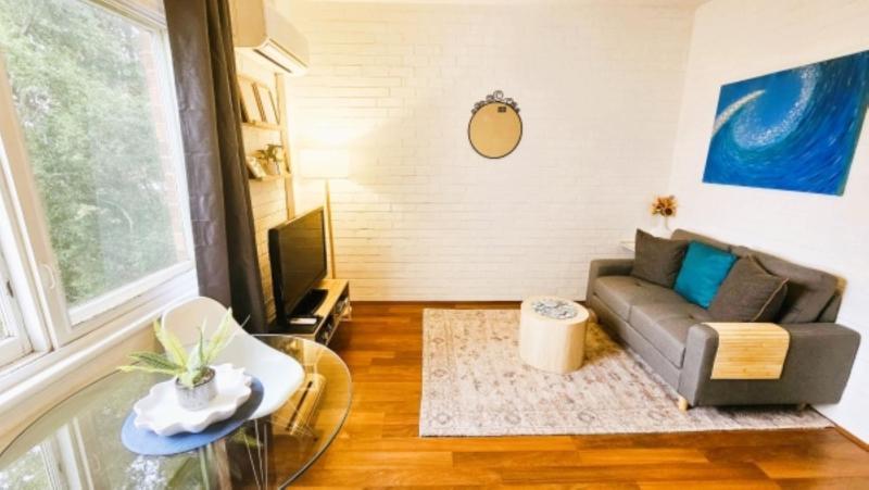 Cozy Corner M106 Studio Apartment near Kings Park - image 1