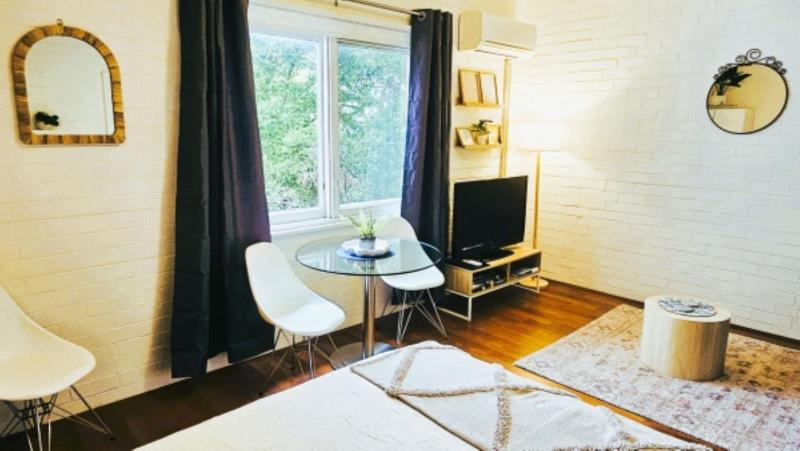 Cozy Corner M106 Studio Apartment near Kings Park - image 6