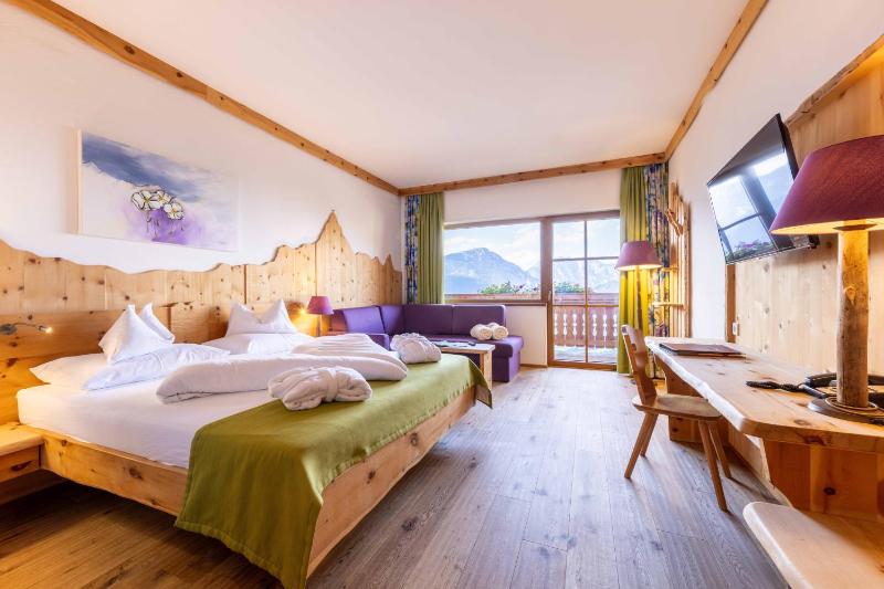 King Room with Mountain View image 1