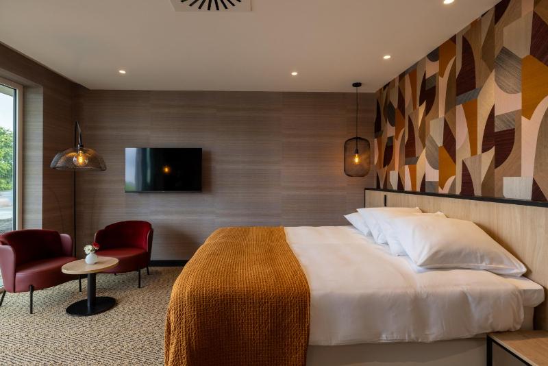 Deluxe Double Room image 1