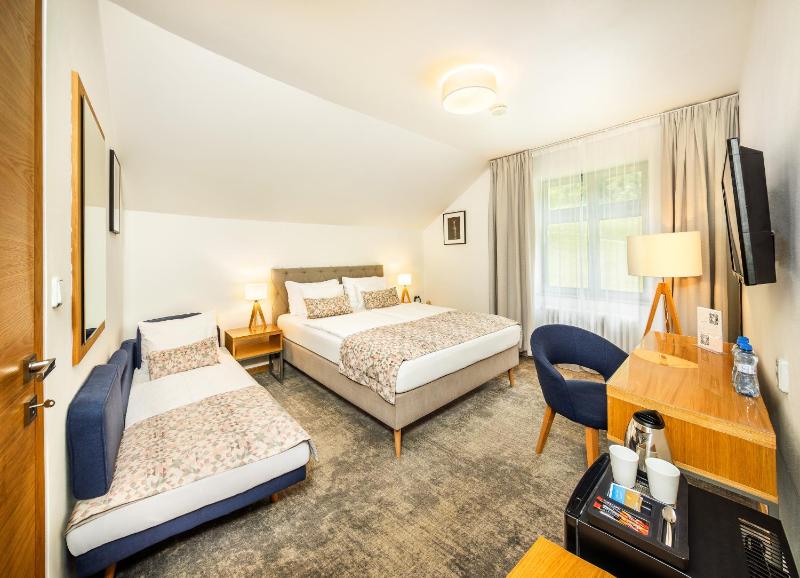 Superior Triple Room image 1