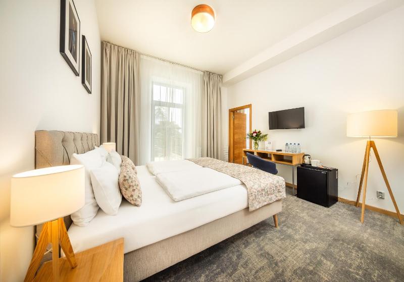 Deluxe Double Room with Terrace image 1