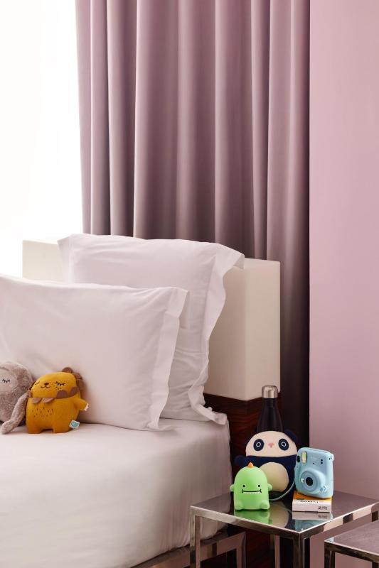 Classic Twin Room image 4