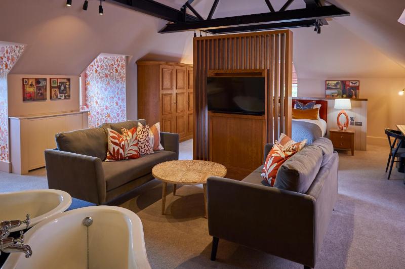 Signature Suite image 4