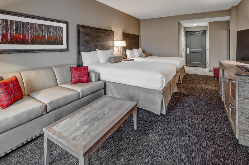 Deluxe Queen Room with Two Queen Beds, Balcony and River View image 2