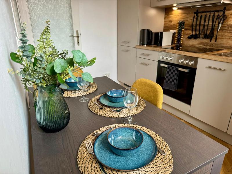 Boho Design Altstadt Studio - AC & Free Parking by HERO HOMES Graz - image 5