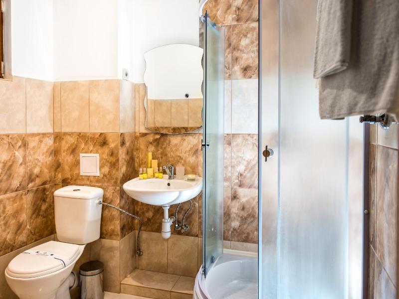 Standard Double or Twin Room image 3