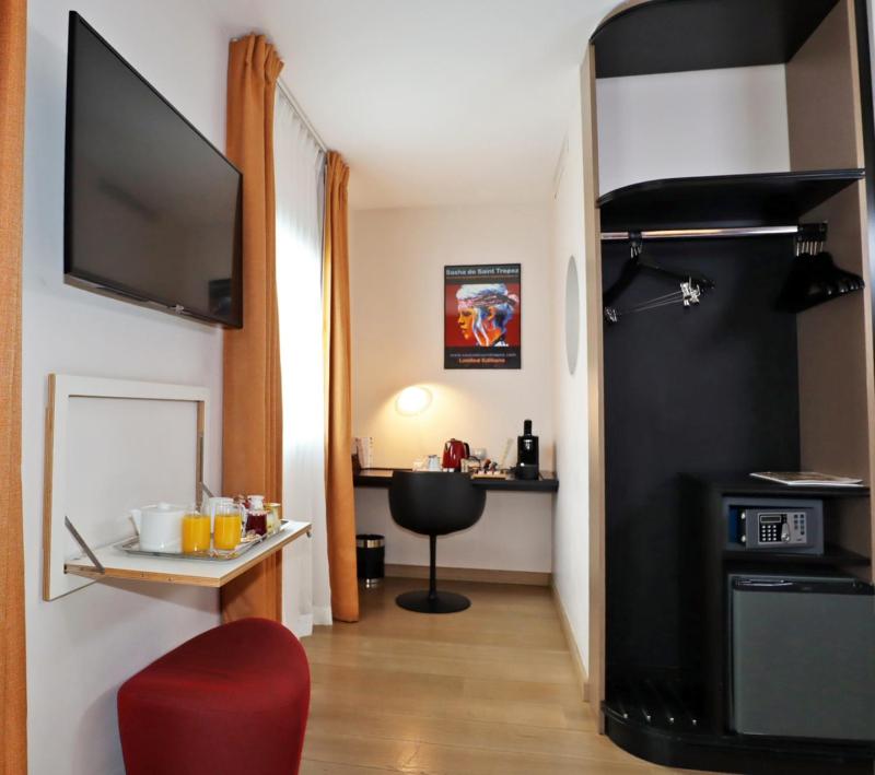Deluxe Double Room image 4