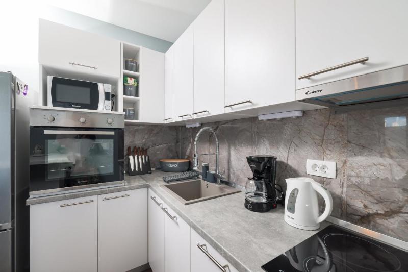 CROWONDER Sunset Apartments with Amazing View!!! - image 15