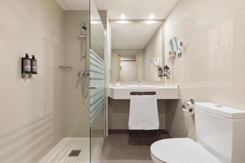 Double Room (2 Adults) image 2