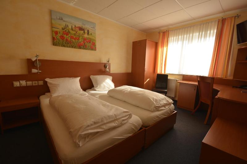 Double Room image 4