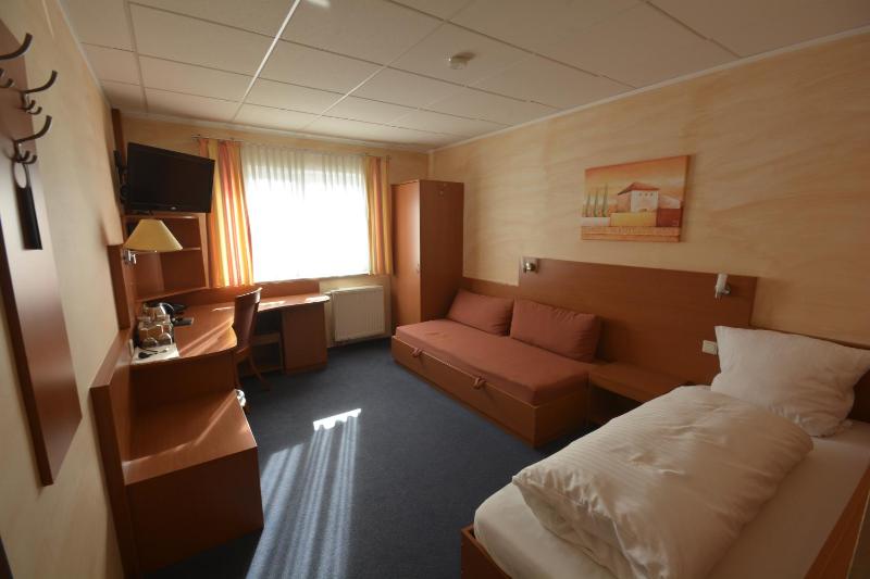 Single Room image 4