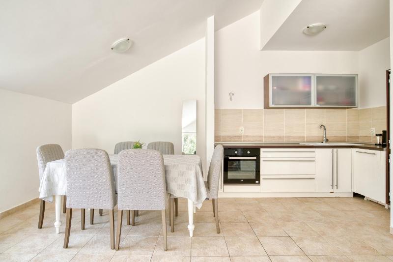 Two-bedroom apartment with sea view - image 6