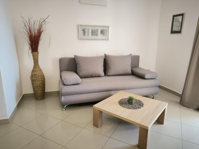 Hektorovic poolside apartments - image 18