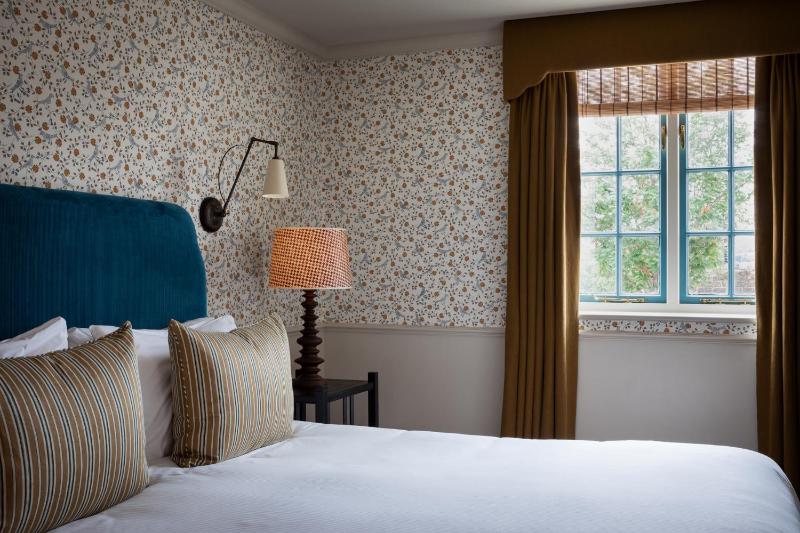 Superior King Room image 2