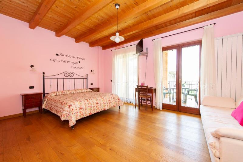 Quadruple Room image 2