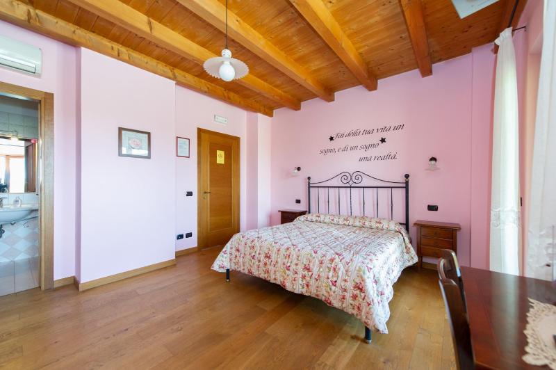 Quadruple Room image 4