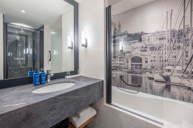 Suite with Terrace and Port View image 2