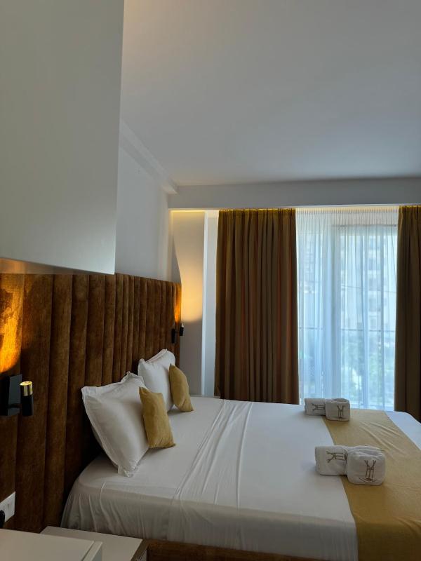 Deluxe Triple Room image 4