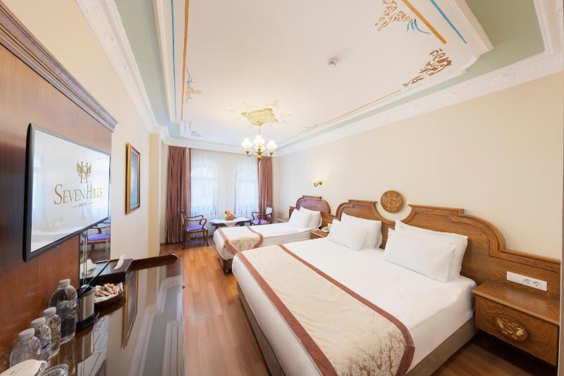 Superior Triple Room image 1