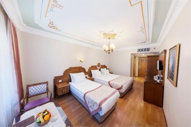 Superior Triple Room image 3