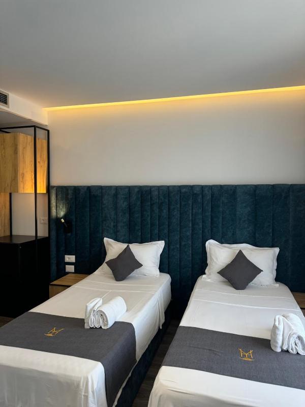 Deluxe Double or Twin Room image 4