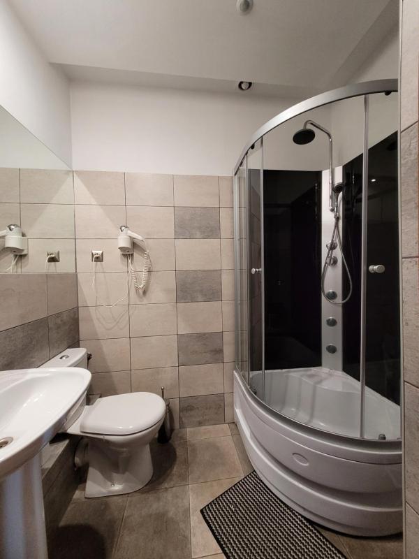 Standard Quadruple Room image 2