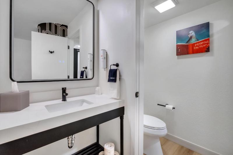 Standard Double Room image 4