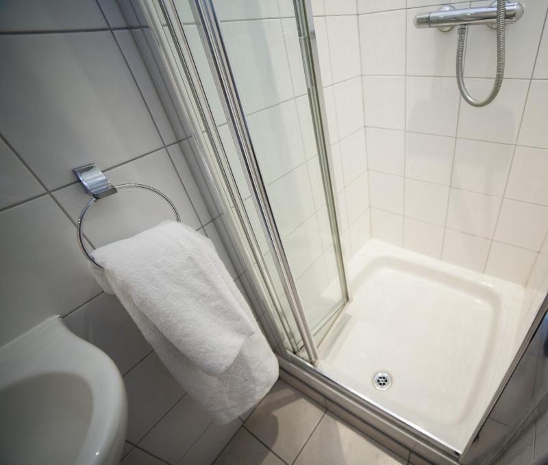 Family Room (2 Adults + 1 Child) image 3