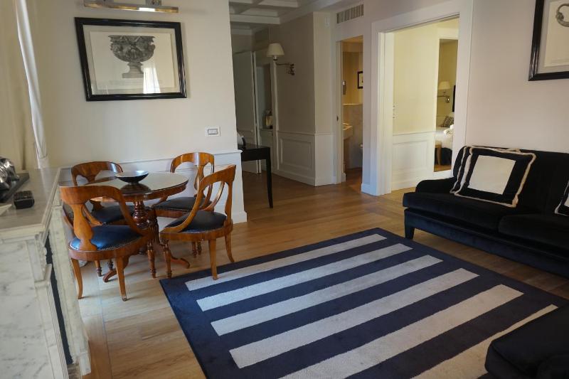Imperial Suite image 3