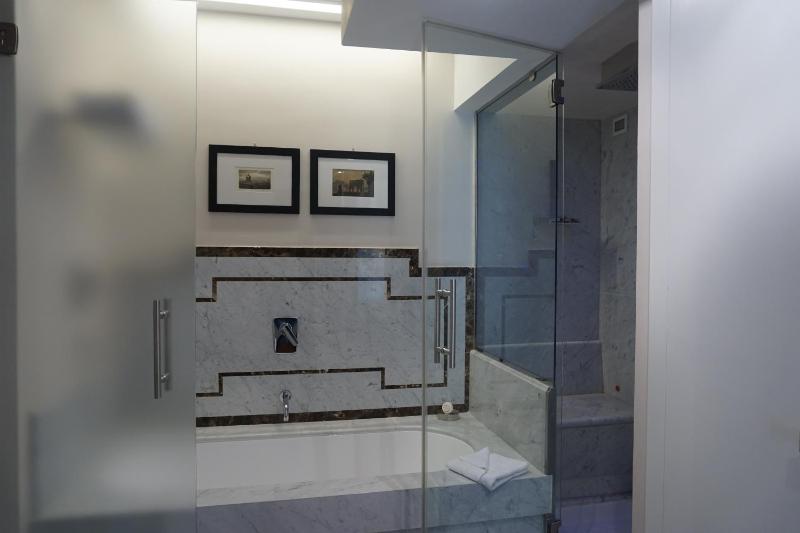 Imperial Suite image 2