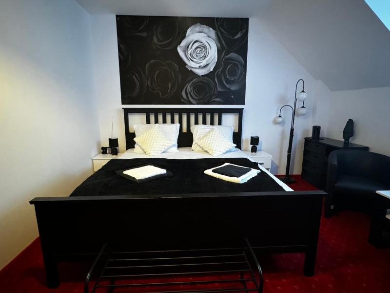 DW Butik Hotel w centrum 300m od morza - image 22