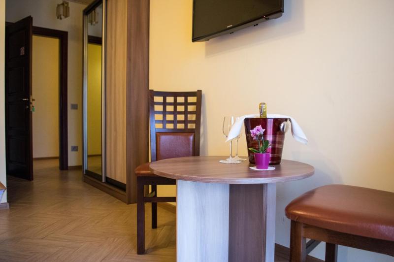Double Room image 3