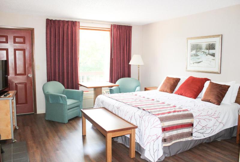 King Room with Balcony image 4