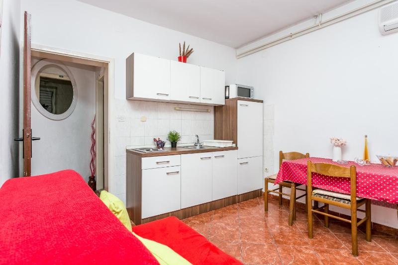 Apartments by the sea Supetar Brac - 17227 - image 13