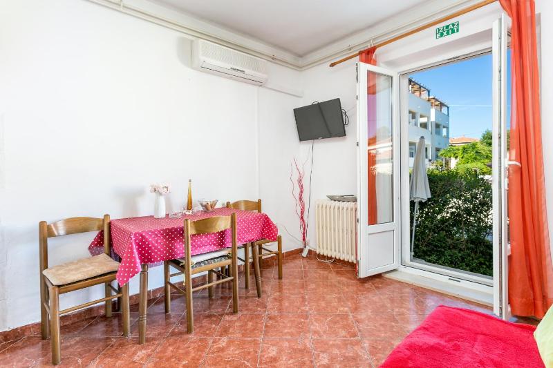 Apartments by the sea Supetar Brac - 17227 - image 21