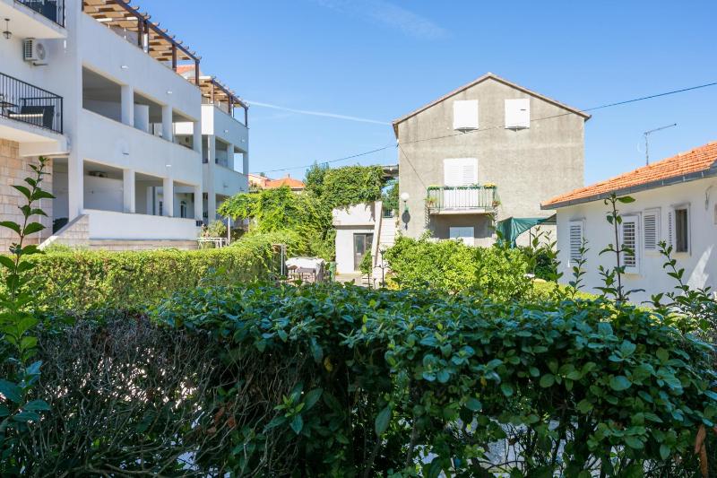 Apartments by the sea Supetar Brac - 17227 - image 6