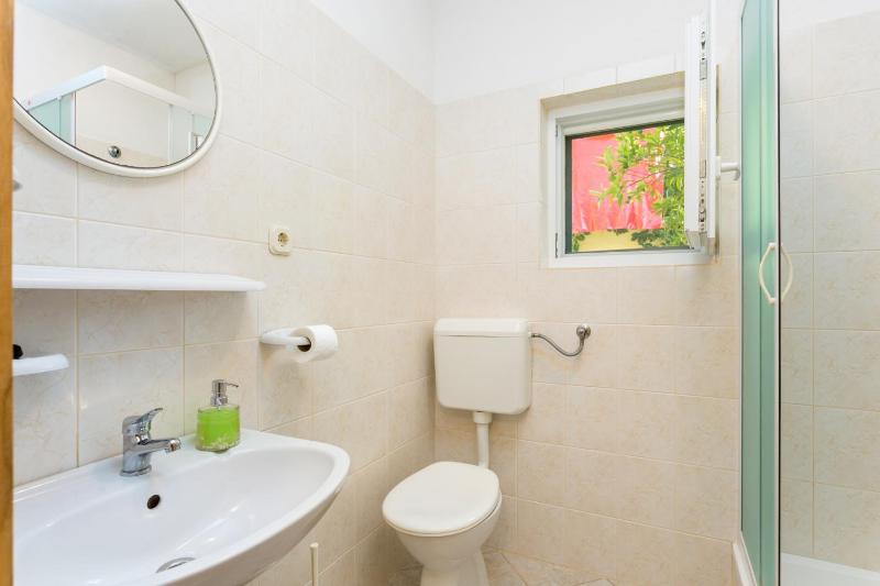 Apartments by the sea Supetar Brac - 17227 - image 3