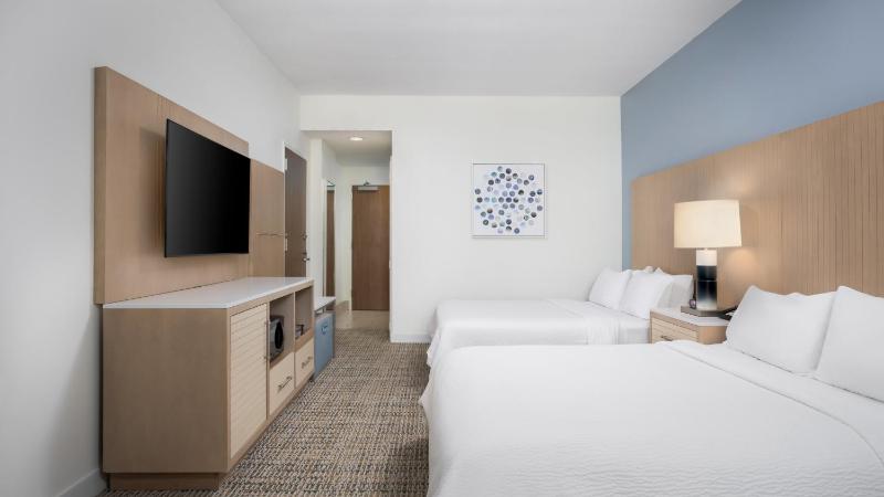 Queen Room with Two Queen Beds and Mobility Accessible Roll-In Shower - Ocean View image 4