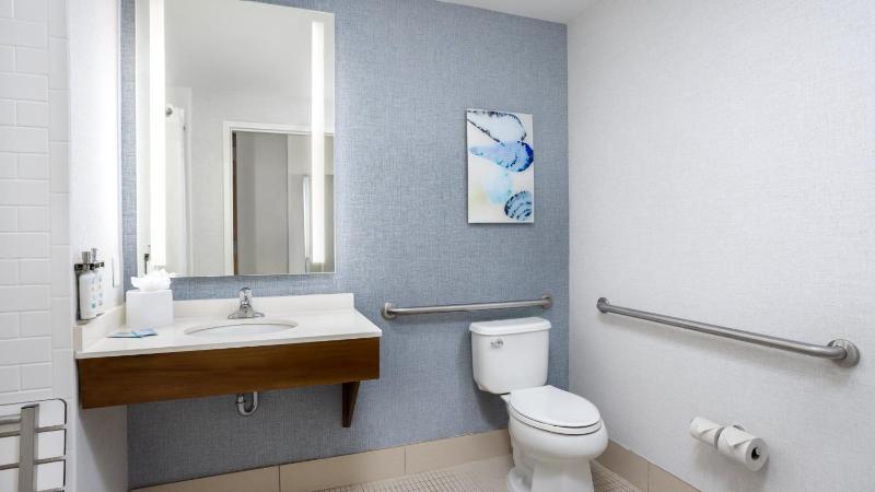 Standard Queen Room with Two Queen Beds and Mobility Accessible Roll-In Shower image 4
