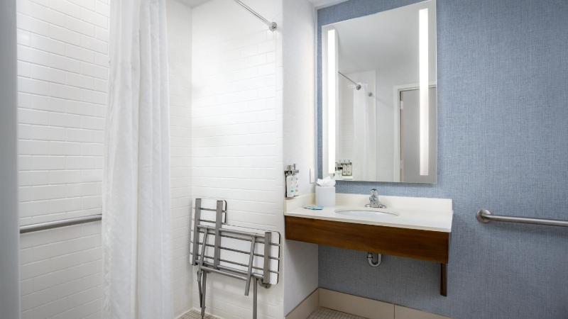 Standard Queen Room with Two Queen Beds and Mobility Accessible Roll-In Shower image 3