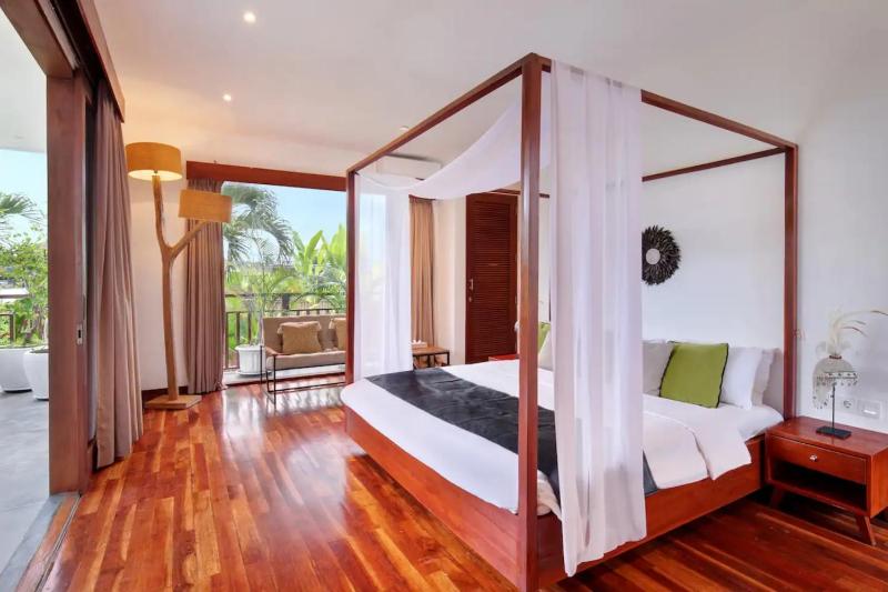 You think you know Canggu - Think again! Stunning LARGE LUXXE 7bed Villa - image 31