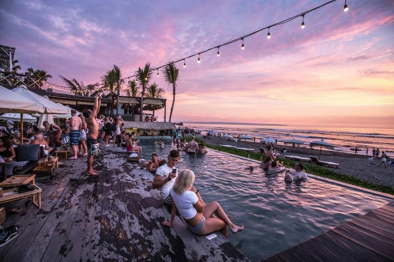 You think you know Canggu - Think again! Stunning LARGE LUXXE 7bed Villa - image 16
