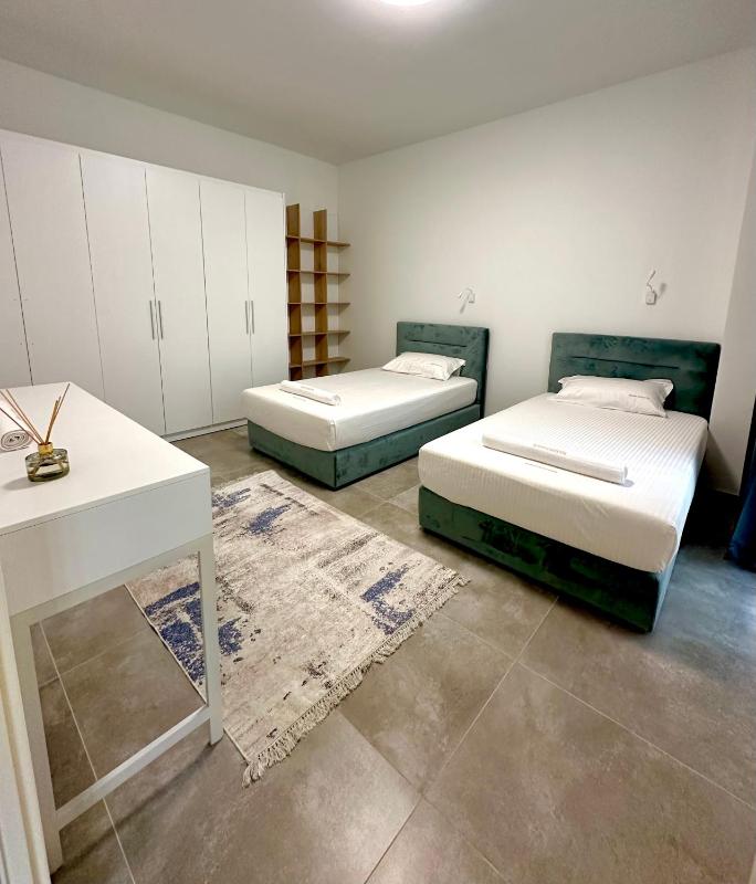 Queens Luxury Vila 111B - image 3