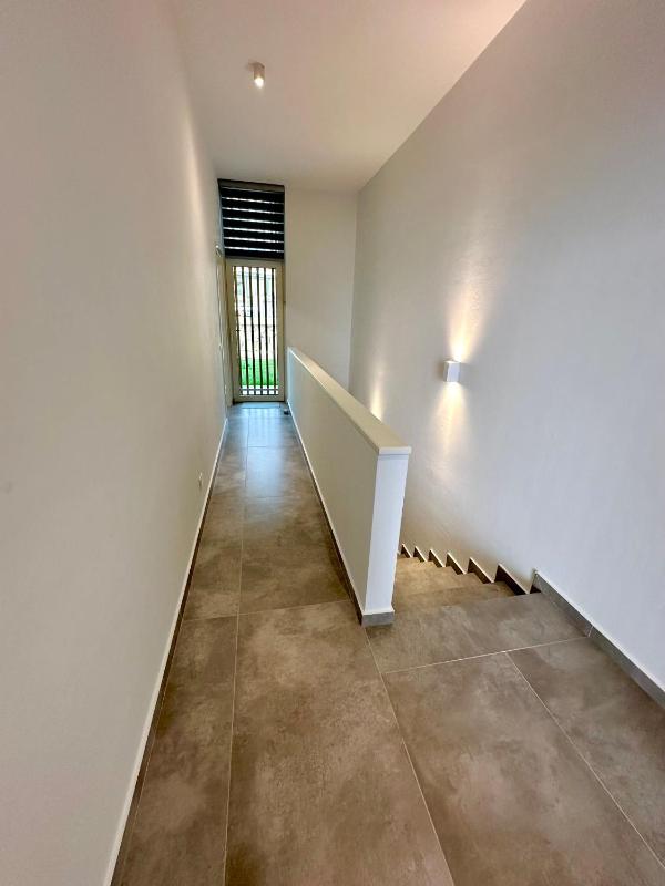 Queens Luxury Vila 111B - image 2