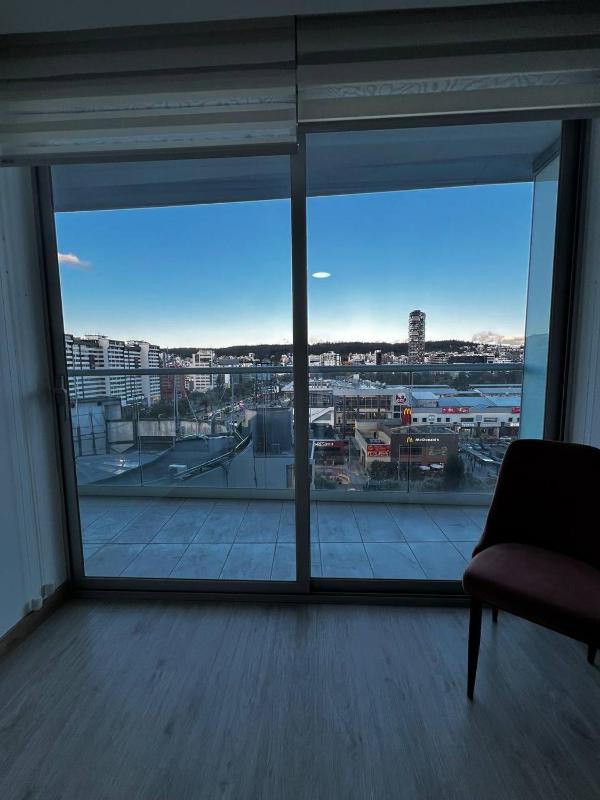 Depa de 3 dormitorios con piscina jacuzzi y parking gratis - image 3